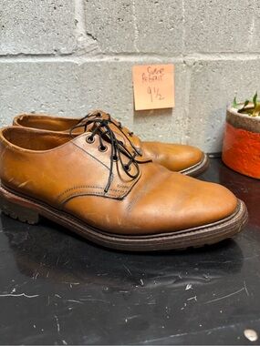 Men's Classic Cognac Leather Derby Shoes with Lace-Up Closure